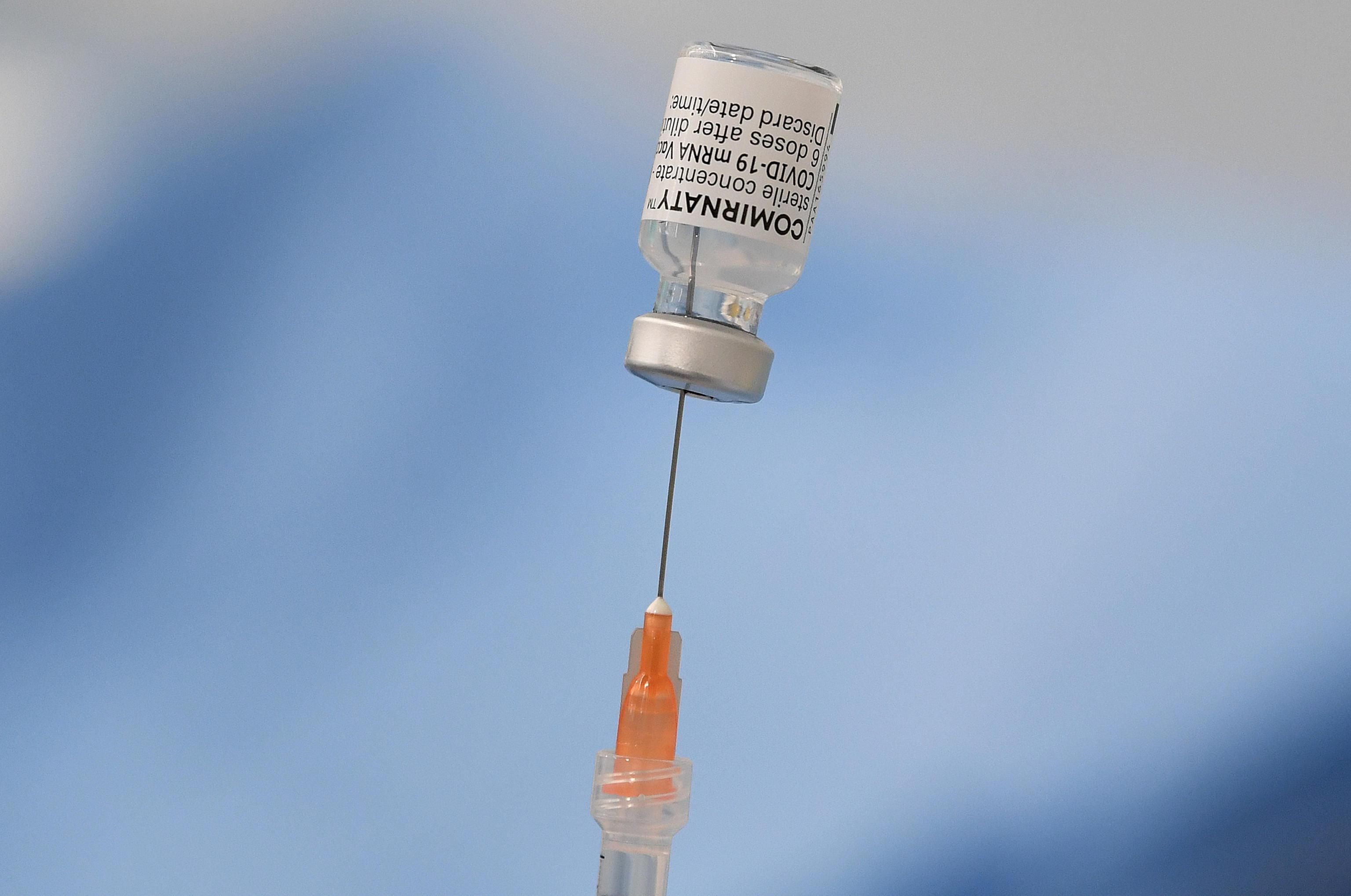Effetti avversi di Pfizer omessi ai genitori