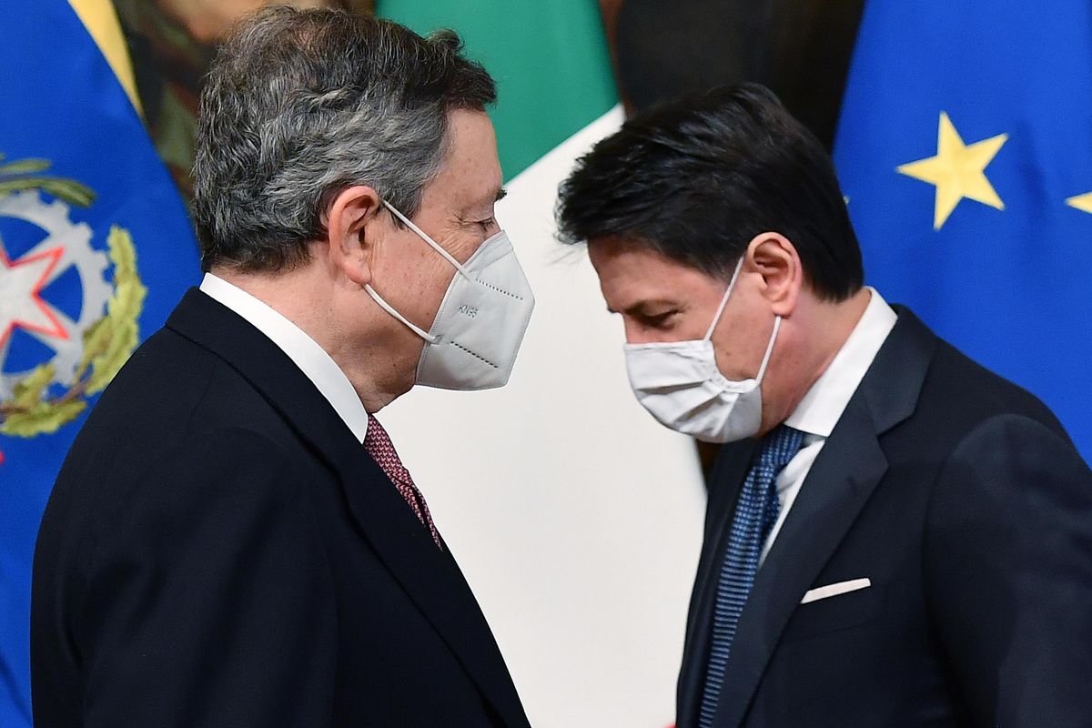 Conte trama la pugnalata a Draghi. Ma i grillini preparano l’agguato a lui