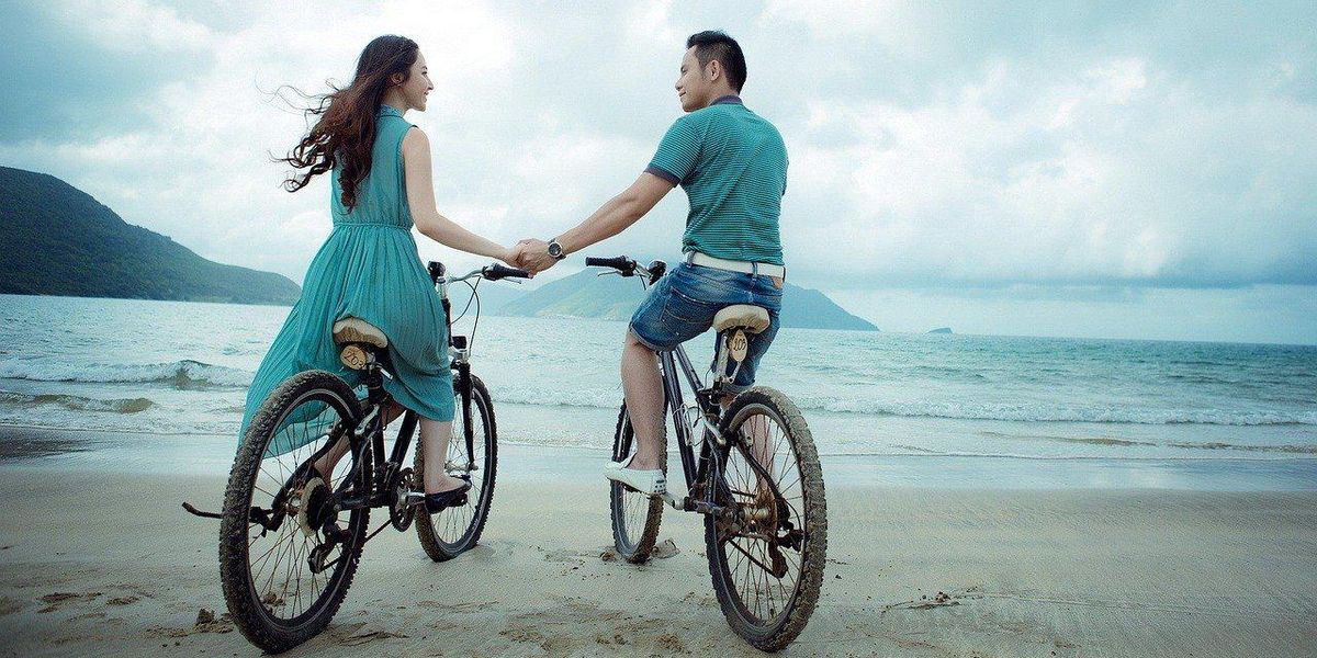 People Who Ended Up With Their First Crush Share Their Stories