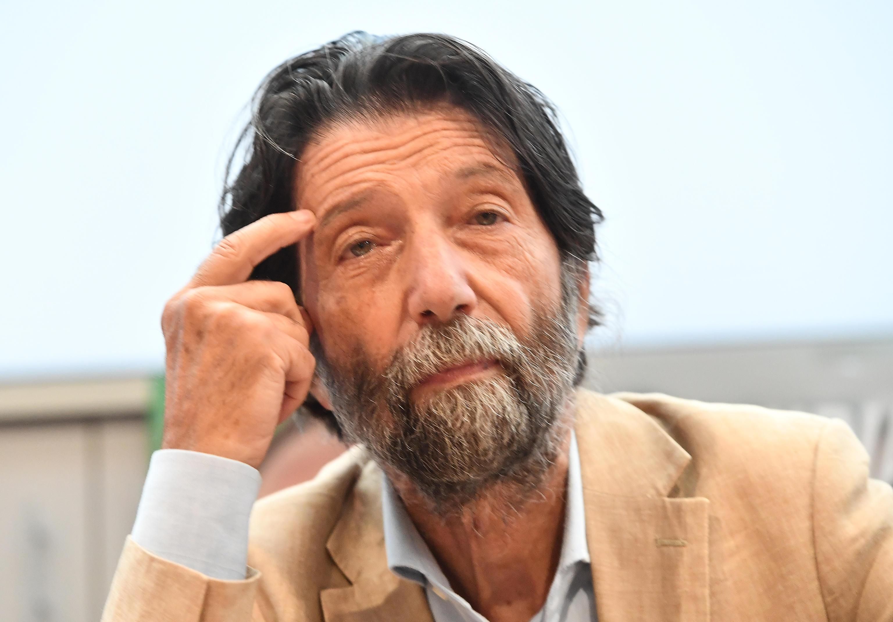 «Rifondare il Pd? Un’illusione. Letta può solo fare sparate»