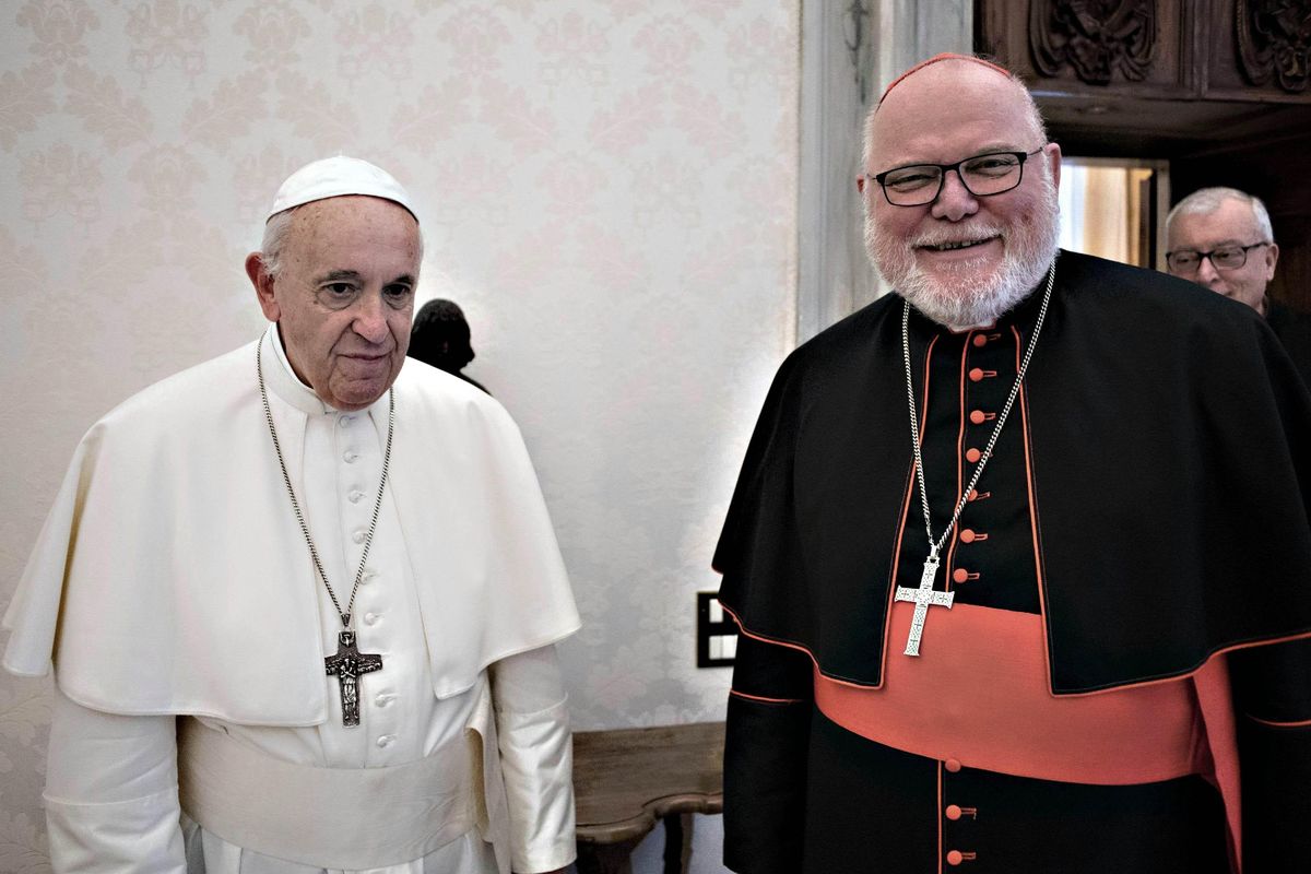 Il Papa rifiuta le dimissioni e spiazza Marx