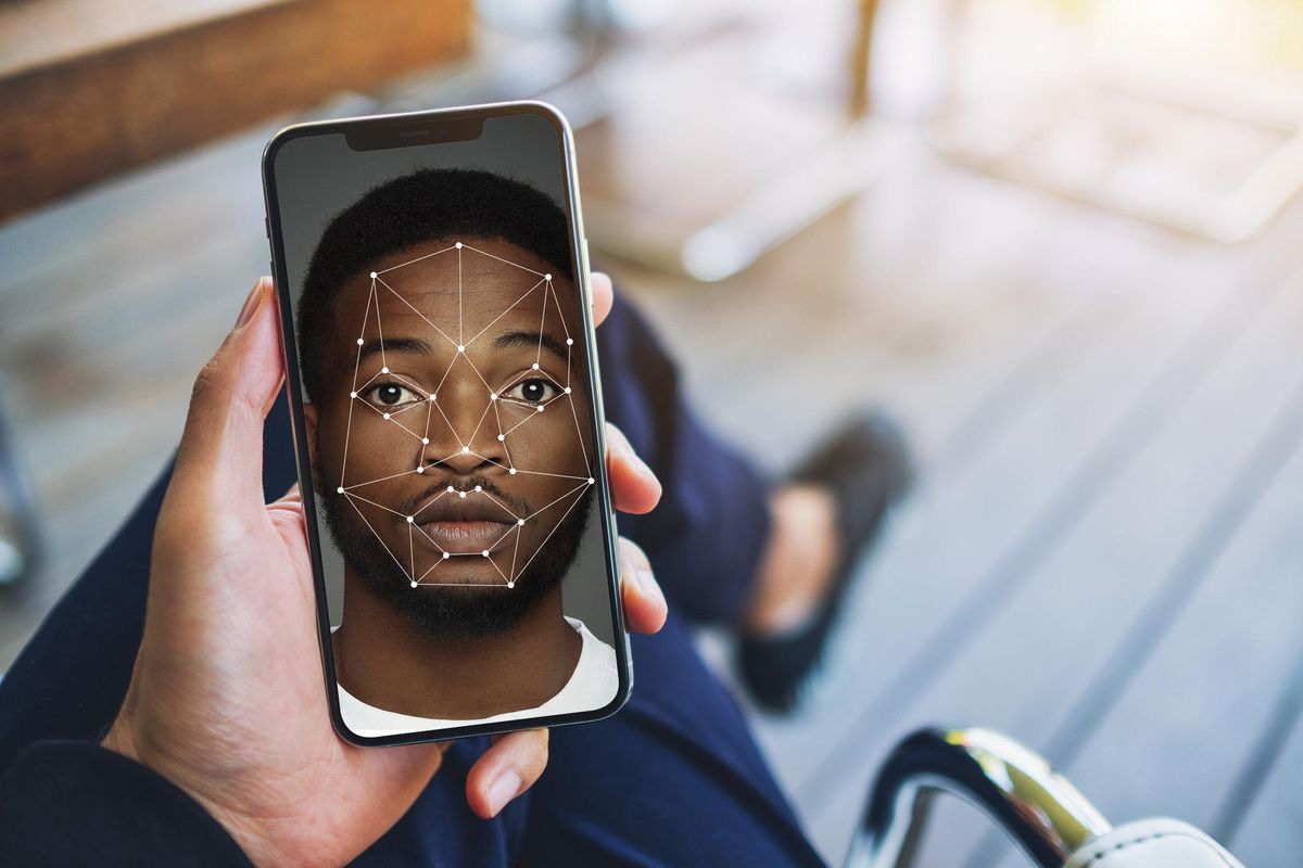 Google cambia le sfumature di nero per spiarci