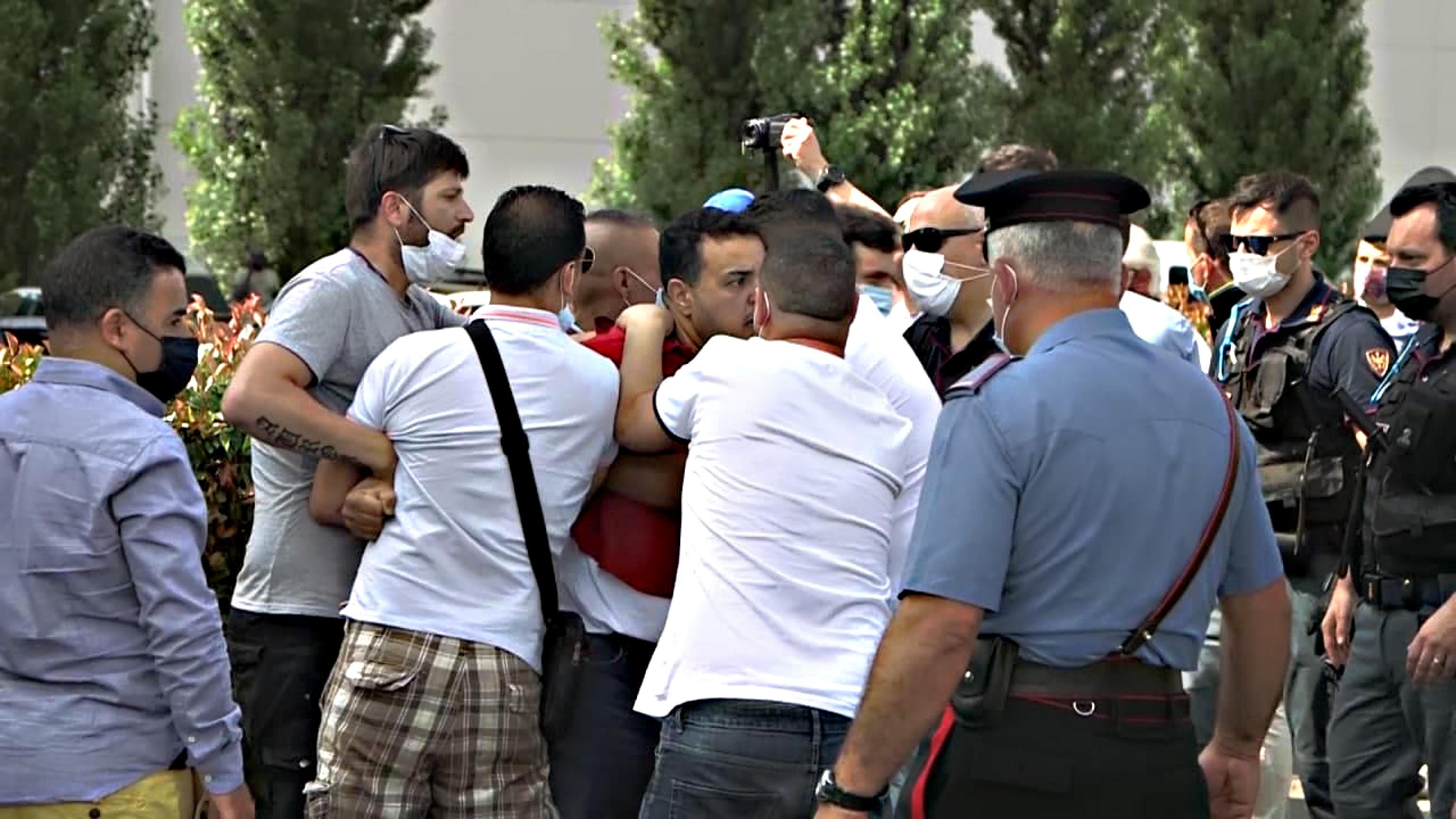 Meno tavoli di crisi, più tensione in strada