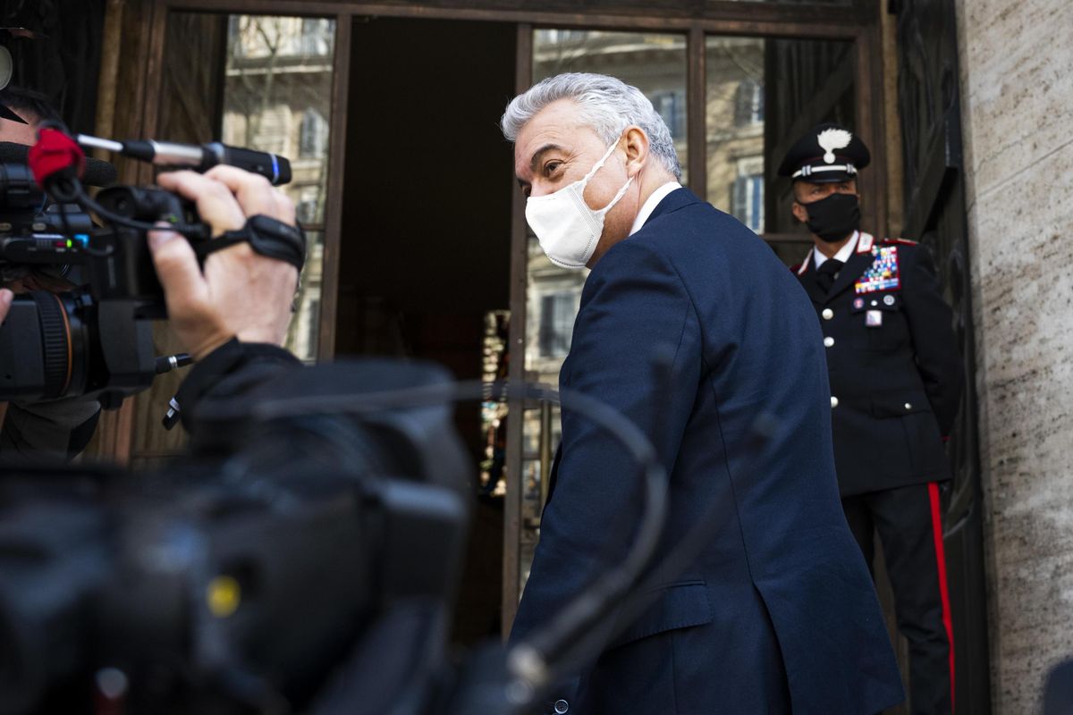 Arcuri esce dal bunker di Invitalia per tenersi la guida dei bus italiani