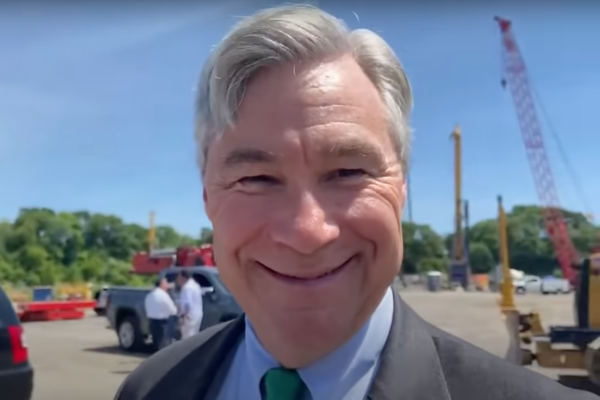 Sheldon Whitehouse Now Remembers All The POC At His Allegedly All-White Rhode Island Club