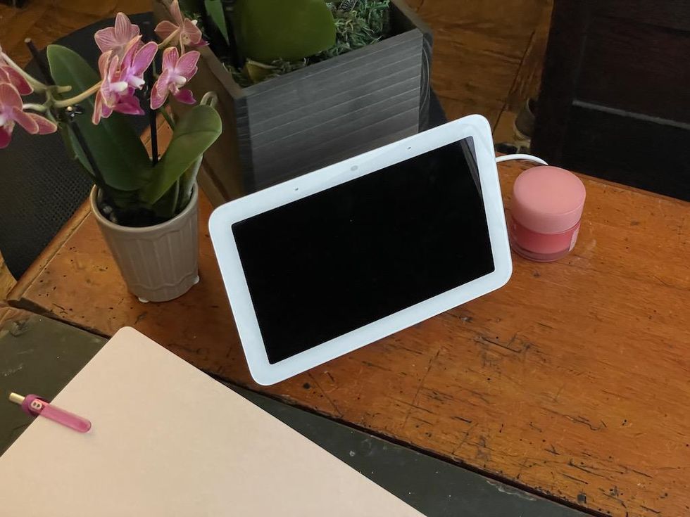 a photo of Nest Hub 7" 2nd gen on a desk