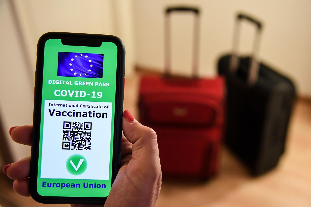 L’«eterologa» guasta il green pass