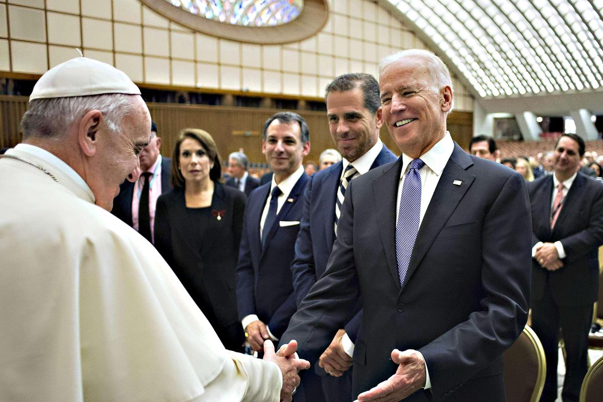 bergoglio papa biden chiesa