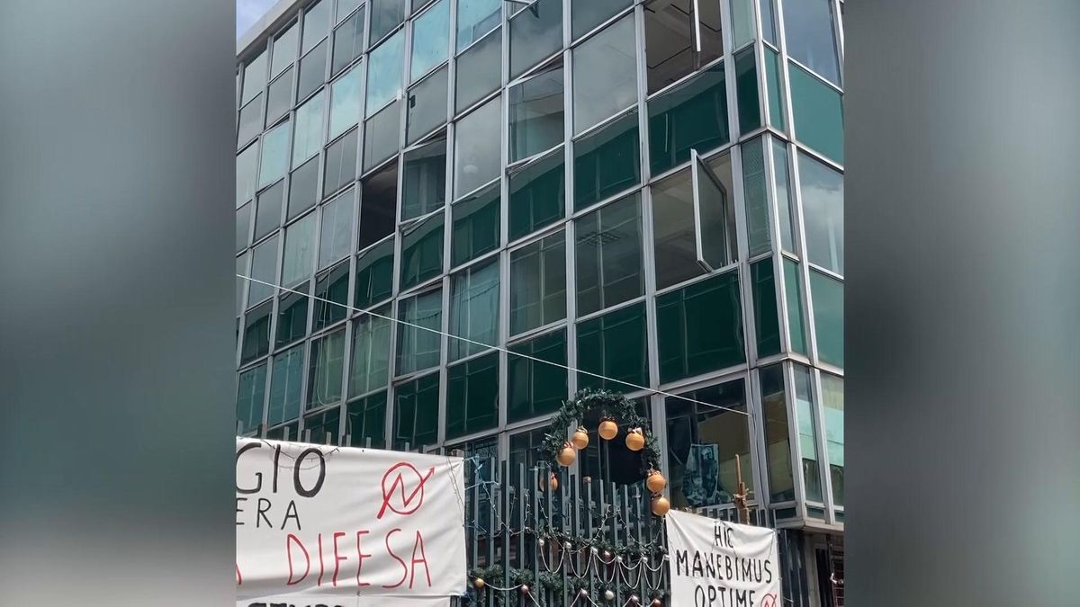 La campagna per il Campidoglio fa lo slalom tra i palazzi occupati