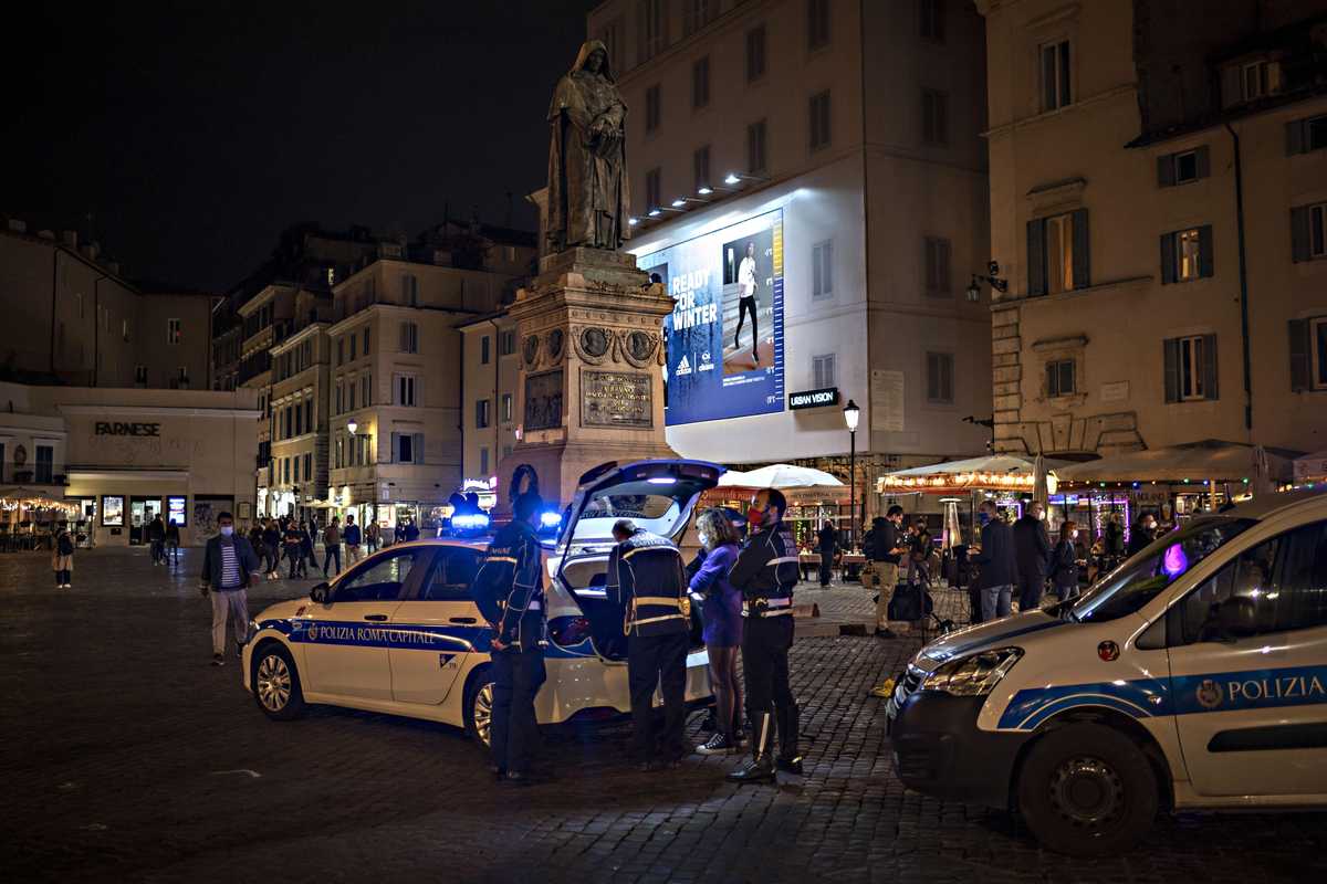 Con queste regole sulle zone a colori rischiamo chiusure pure con i vaccini