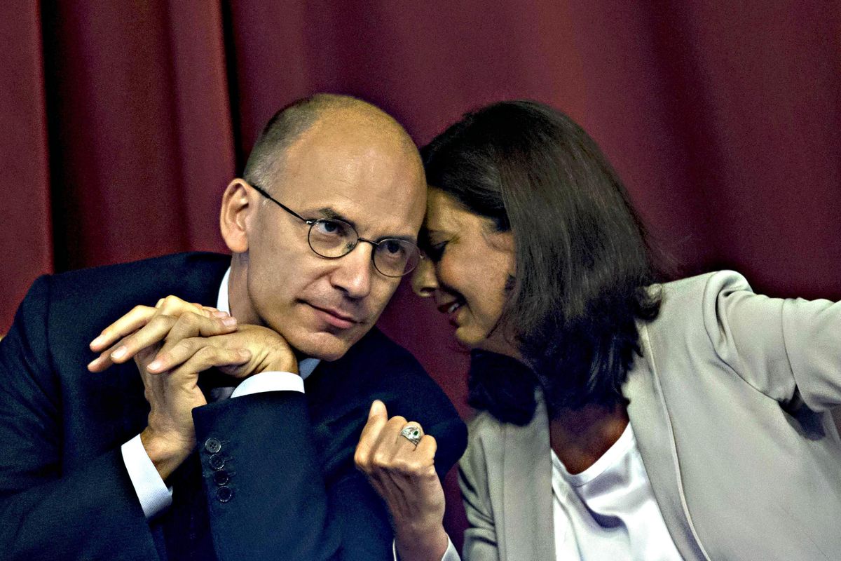 letta boldrini sinistra inginocchiarsi