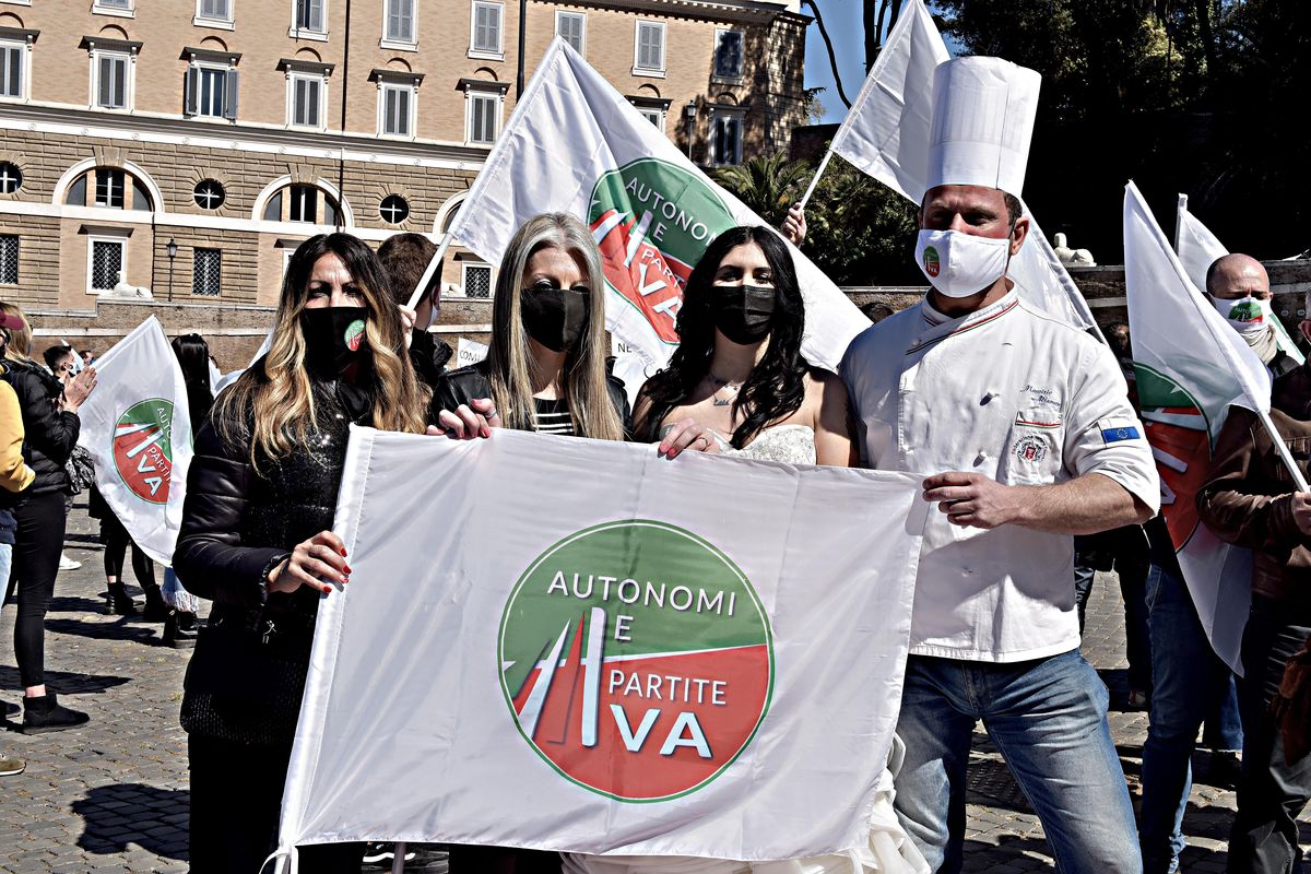 lavoro licenziamenti crisi covid politica