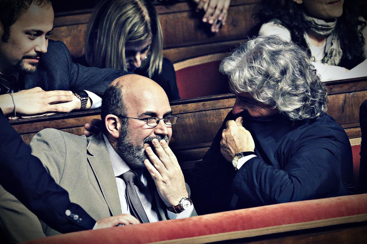 Crimi kamikaze: sfida Grillo e vince un Vaffa