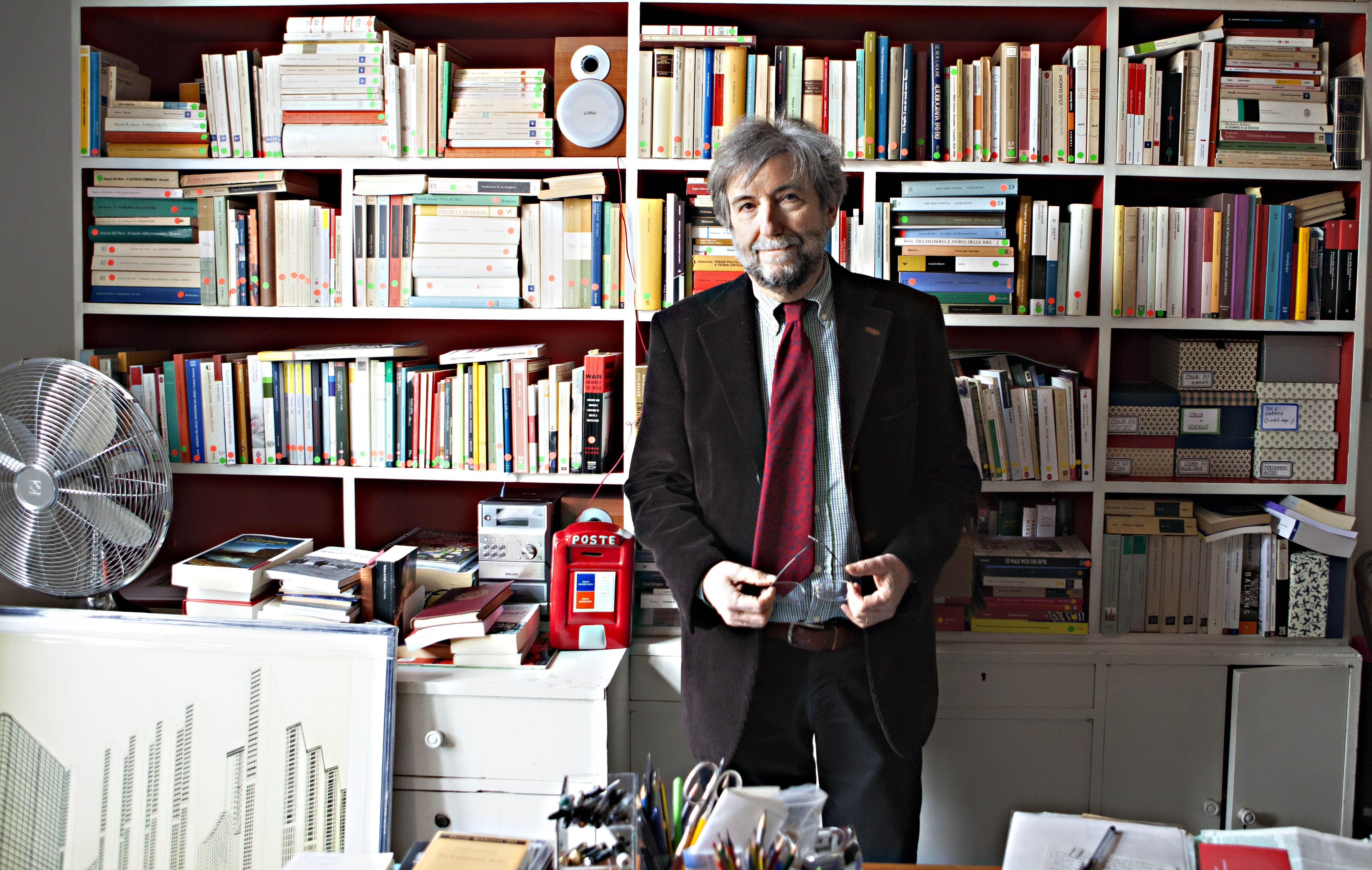 Il «Corriere» alla Meloni: per ripulirti mena i fasci