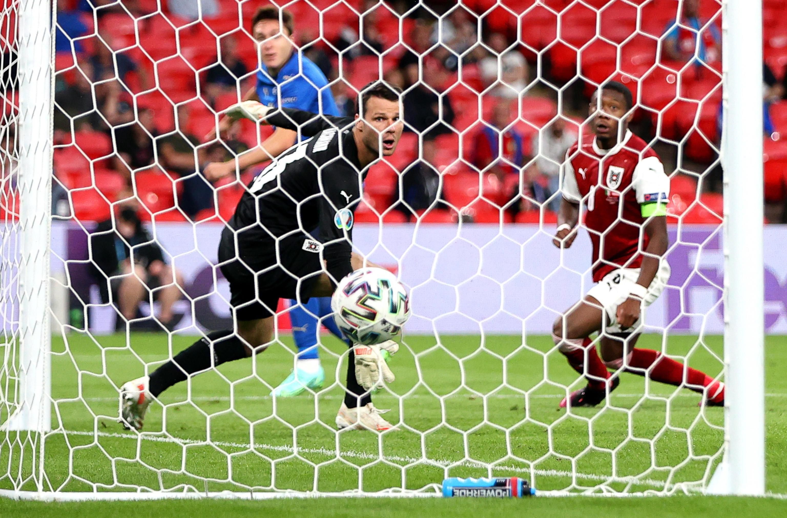 Gli azzurri non si inginocchiano né con l’Austria né con il Pd