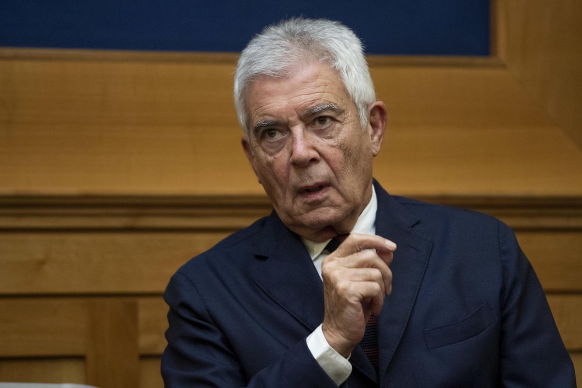 «Mattarella troppo timido: doveva sciogliere il Csm»