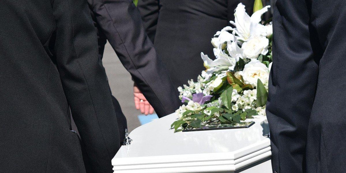 People Break Down The Worst Thing They've Seen Someone Do At A Funeral