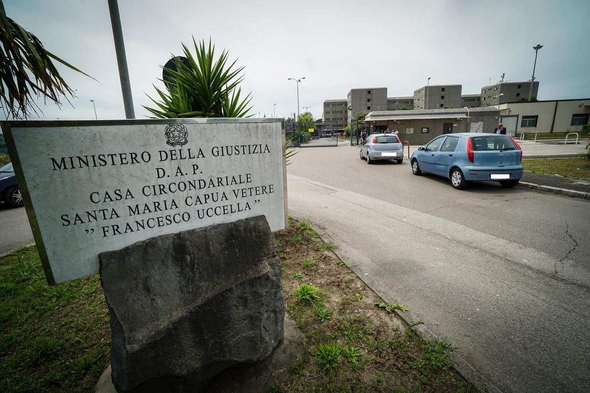 carcere rivolta polizia penitenziaria