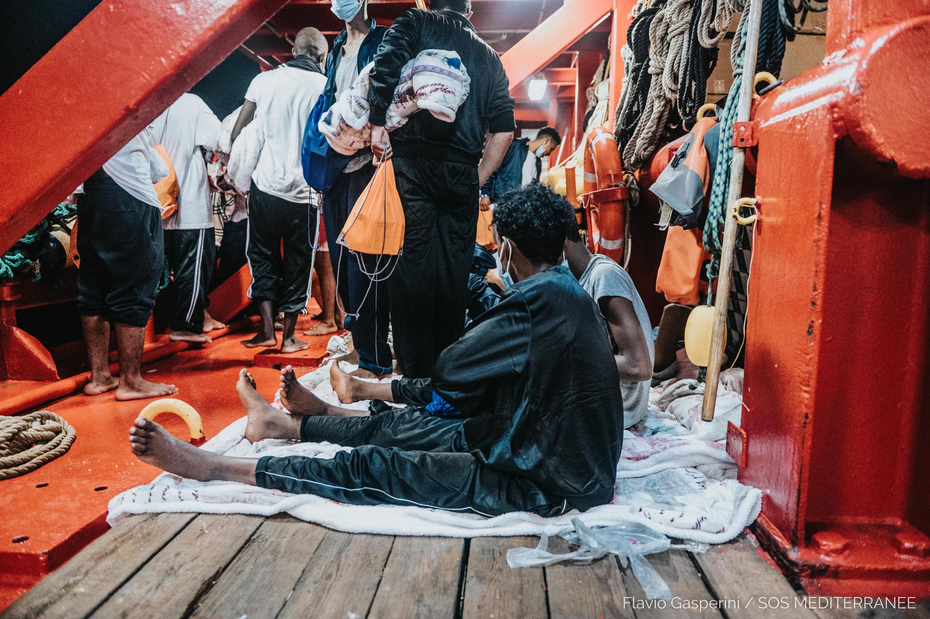 I libici ora puntano sulla Calabria. Ocean Viking, approdano 16 positivi