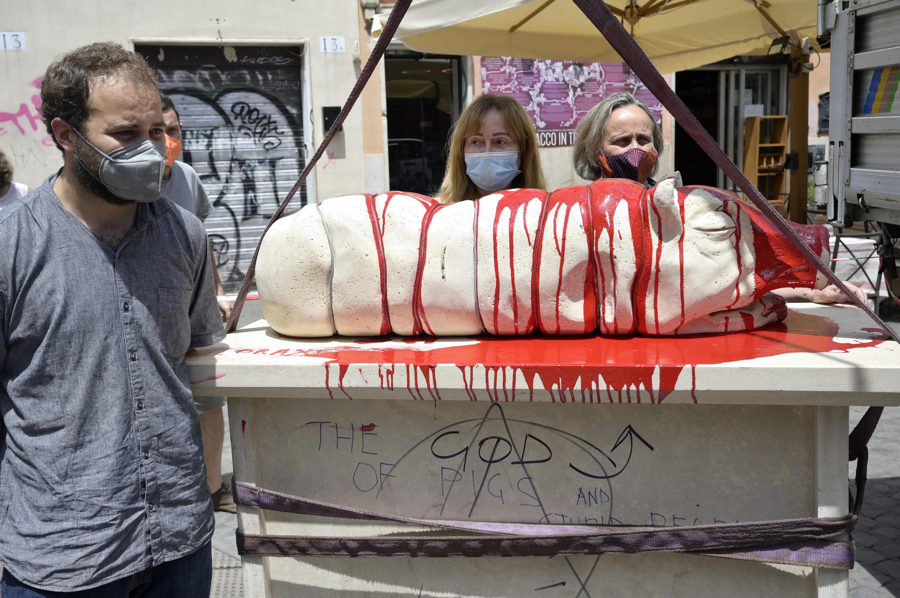 Abbattuta per moda l’ultima differenza tra l’uomo e l’animale