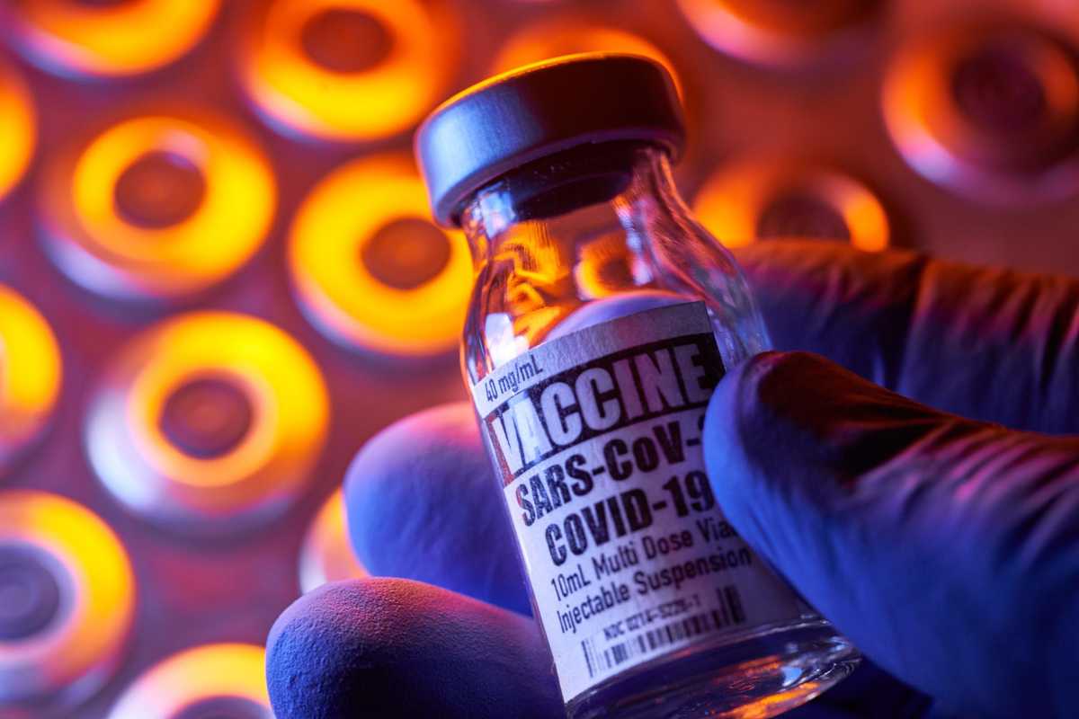 L’illusione di battere il virus con il vaccino
