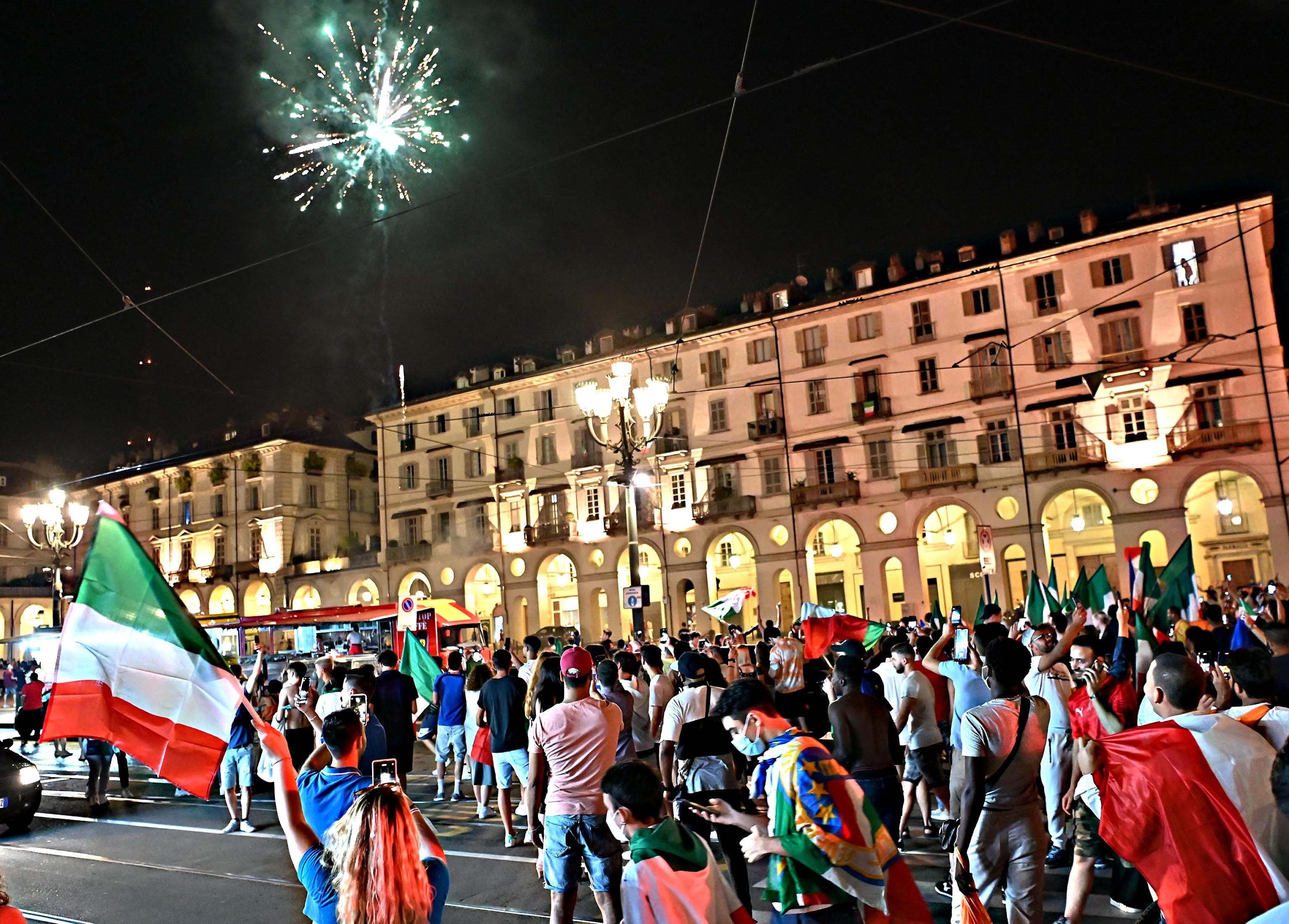 Sul certificato verde l’Aula resta esclusa. E intanto sale l’isteria per i casi tra i tifosi