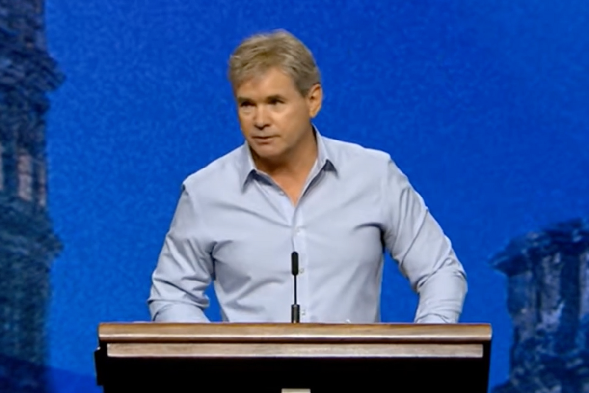 Evangelical Pastor: Either Gay People Exist Or Evolution Happened. Can't Have Both!