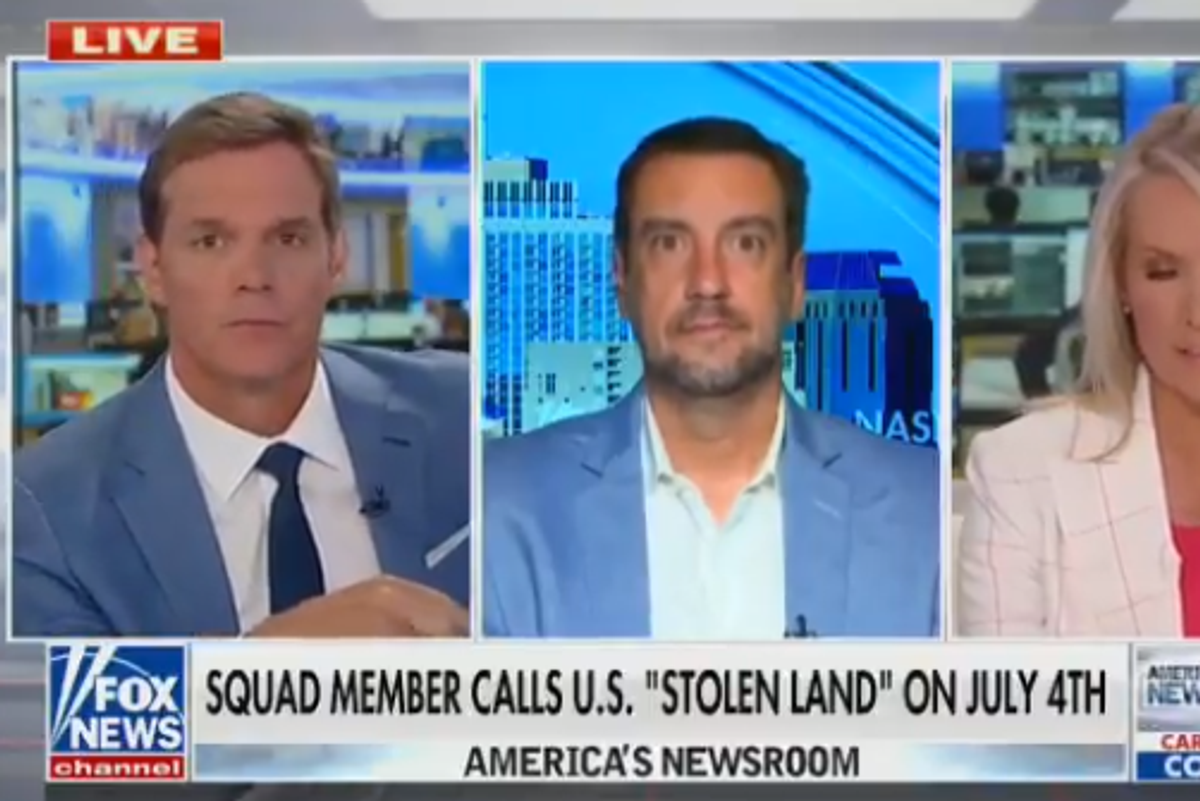 Did US Women's Soccer Team Beat Up WWII Vet, Or Sign His Soccer Ball? Fox News Jes' Has No Way To Know!