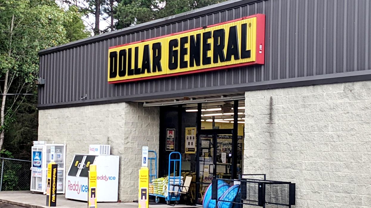 Storefront of Dollar General