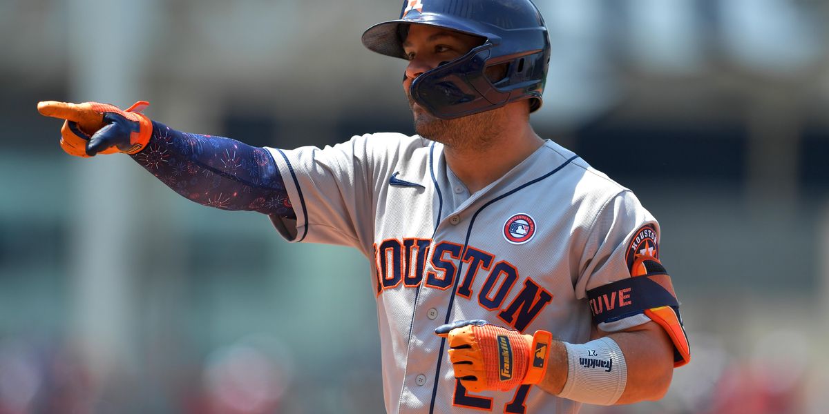 Jose Altuve Enjoys a Quiet Moment With His Wife After Shutting Up