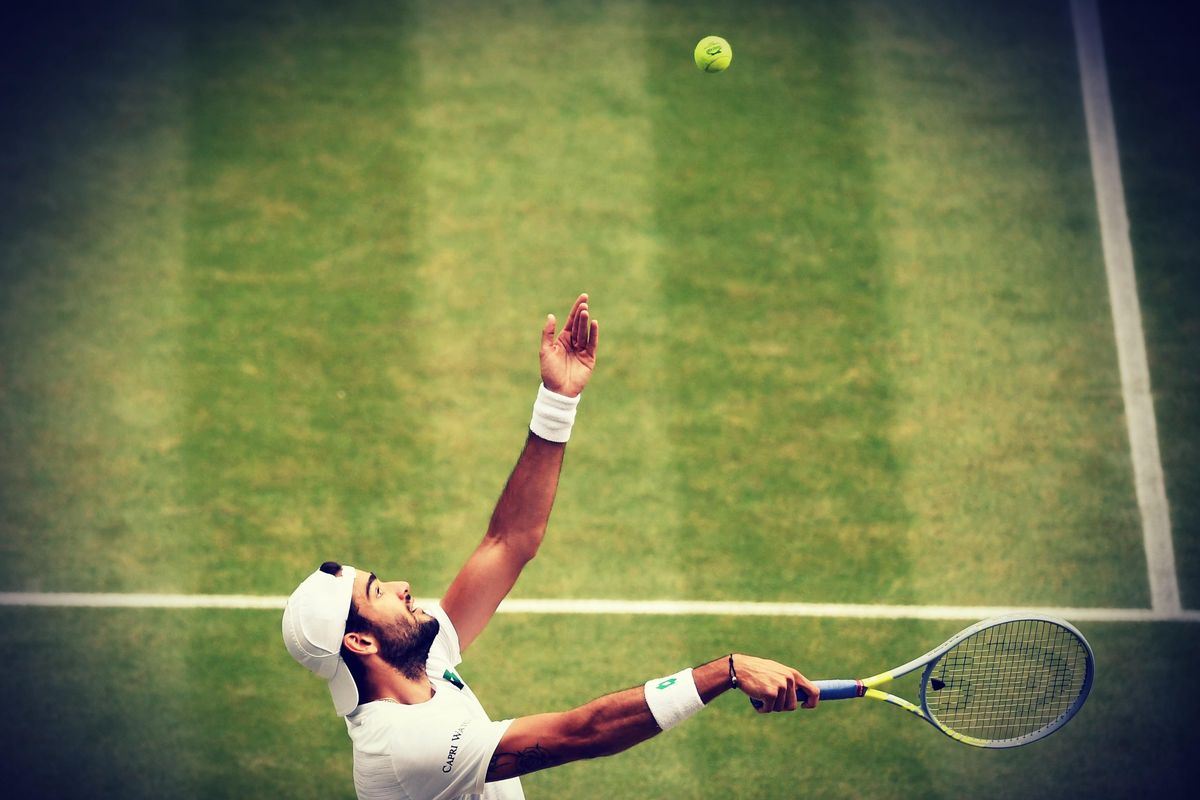 Berrettini è un martello pneumatico. Primo italiano in finale a Wimbledon