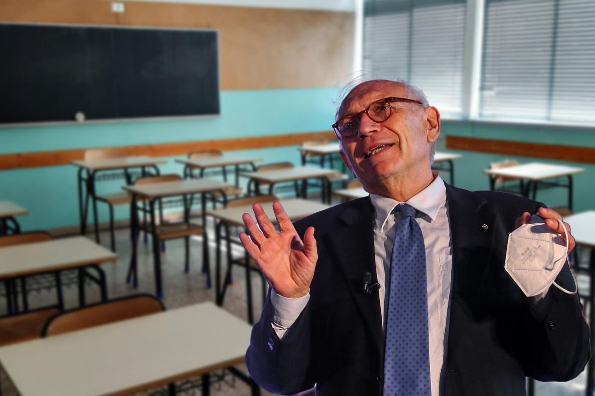 I prof inseguiti dall’obbligo. E cresce il pressing per immunizzare gli alunni