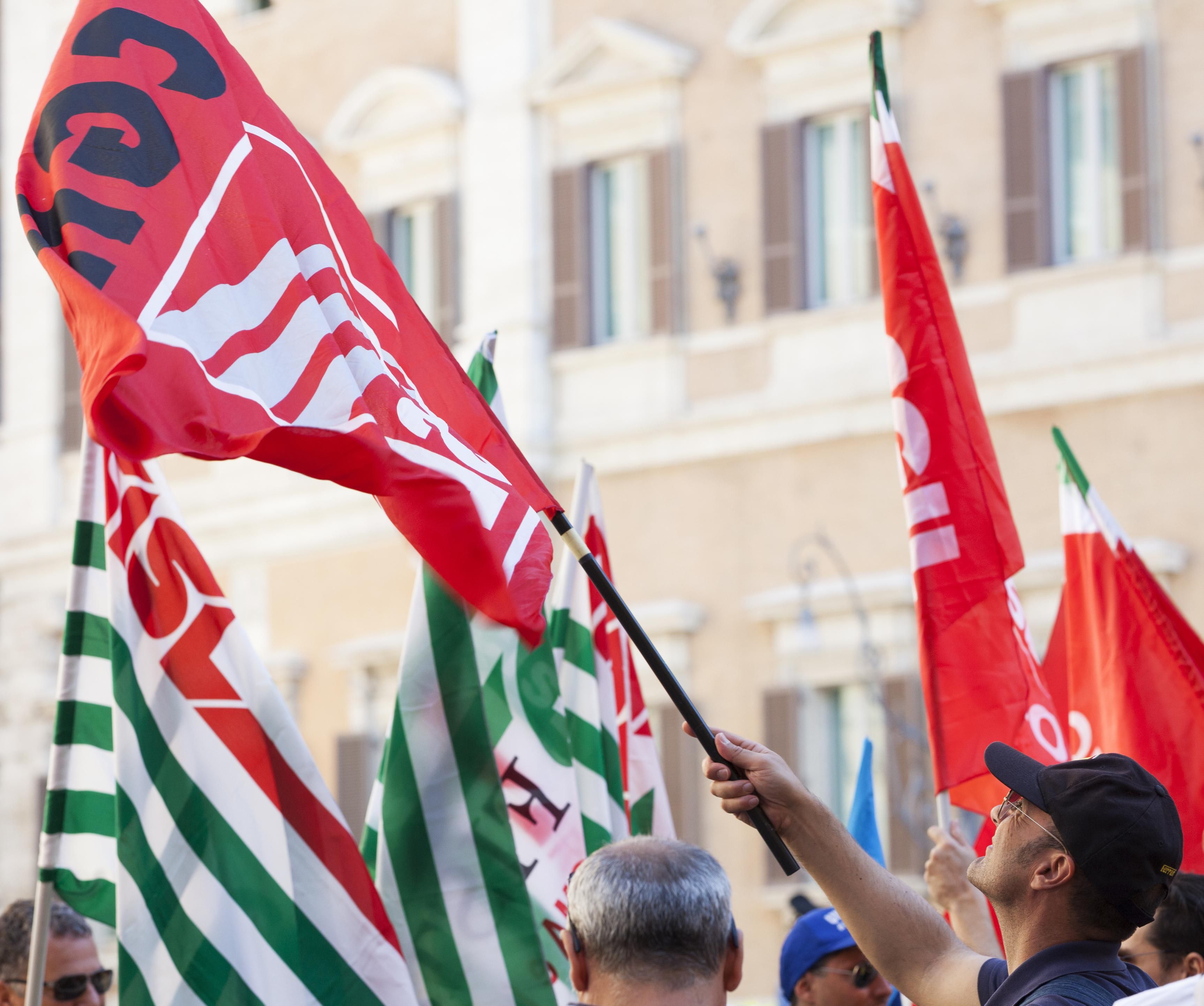 Sindacati fantasma. Dietro la sigla nazionale? Un solo dipendente