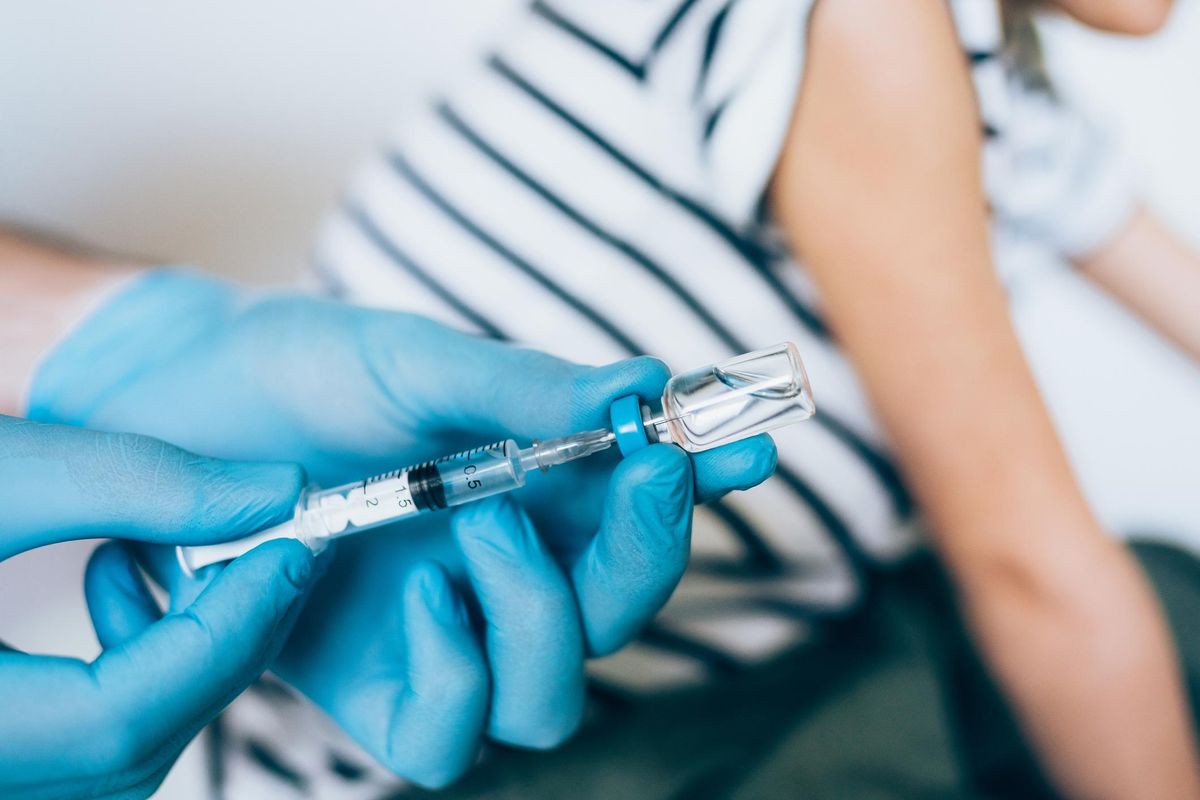 Il via libera ai vaccini salvo con un trucco