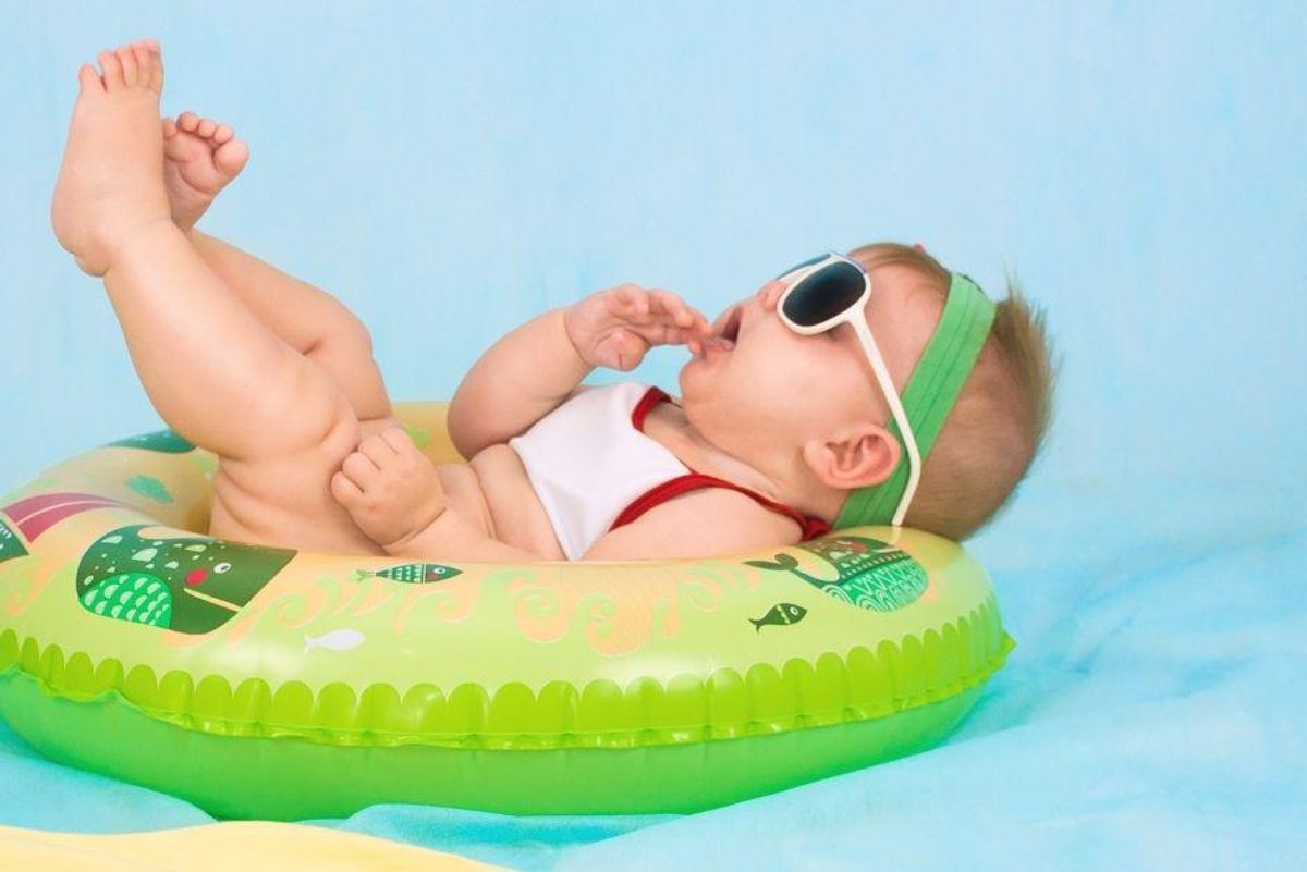 Woman posts important reminder about social media after seeing a mom stage a pool photoshoot