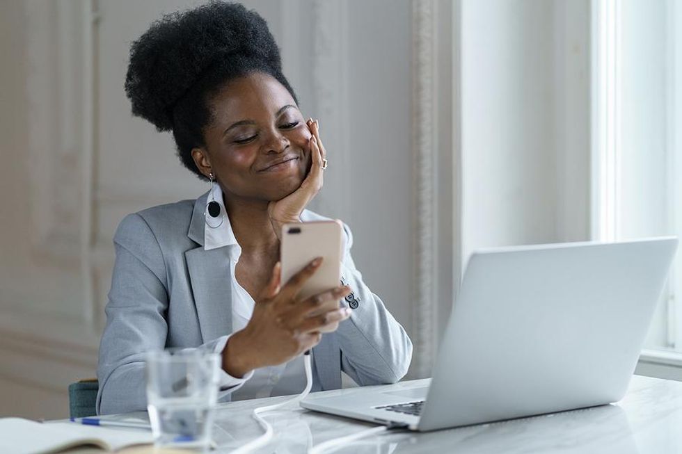 Woman connects with someone on LinkedIn