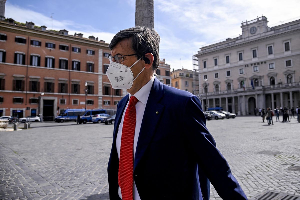 Il governo fa i conti con la realtà. Slitta anche la «nuvola» di Stato