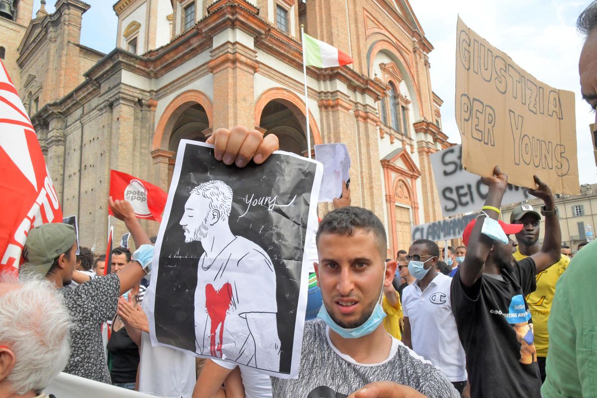 Vittime? Dipende. Cortei per Youns, silenzio per Ikram