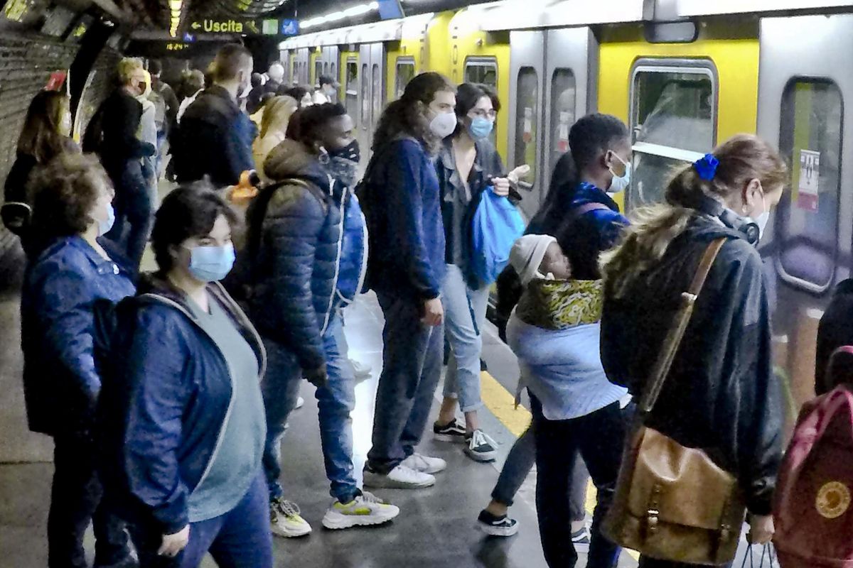 Scuola e trasporti agitano il governo. Salta la stretta su navi, treni e aerei