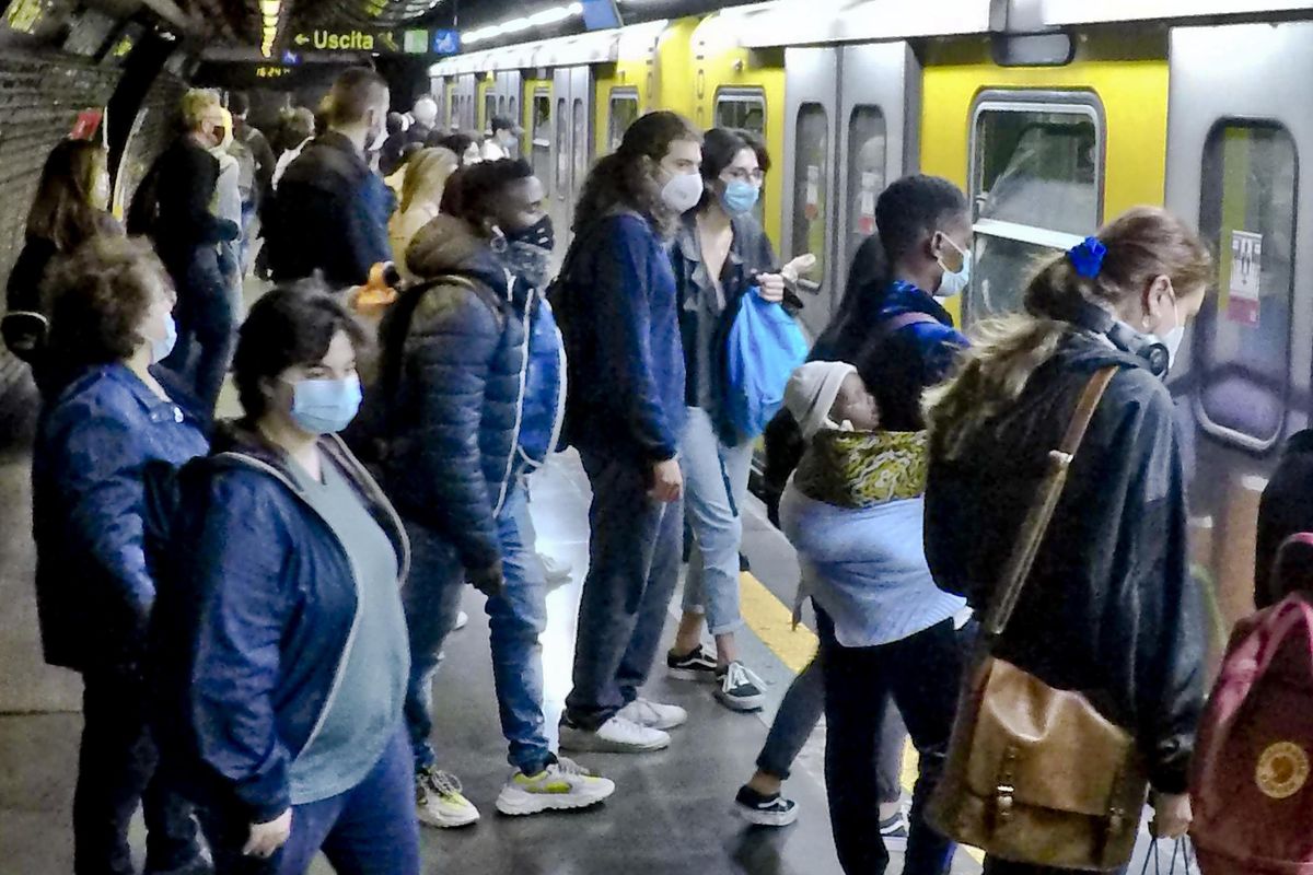 Scuola e trasporti agitano il governo. Salta la stretta su navi, treni e aerei