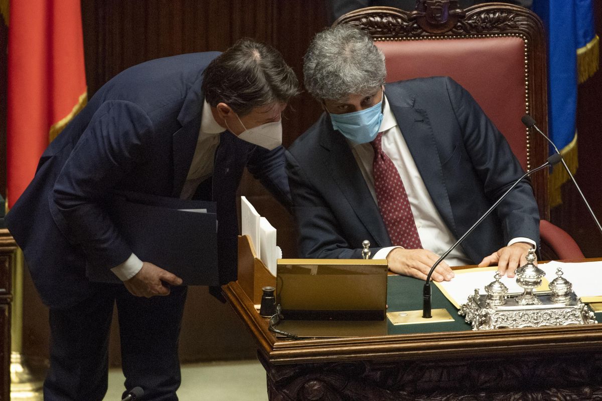 Ok alla riformetta. M5s prima minaccia poi vota a favore. Adesso si va in Aula