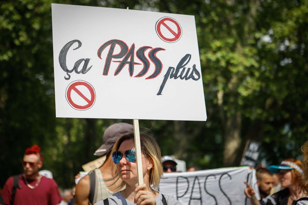 Gli intellò francesi fanno le barricate sul pass