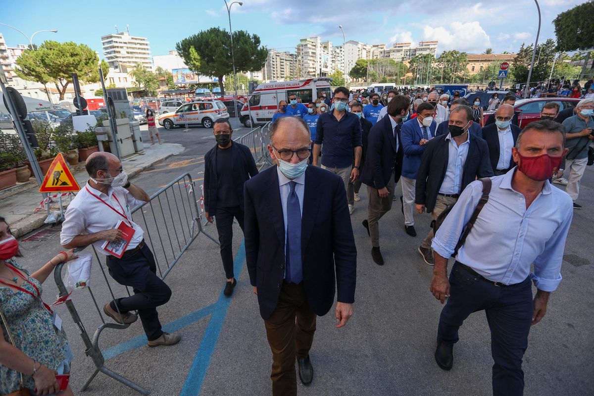 Da «il Pd fa il palo» a «Lega pistolera». Fine del cessate il fuoco Salvini-Letta