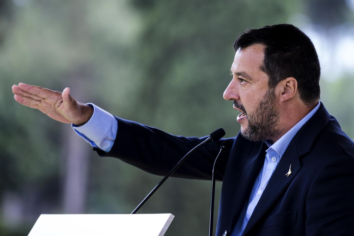 Salvini, una spinta per cacciare Enrichetto
