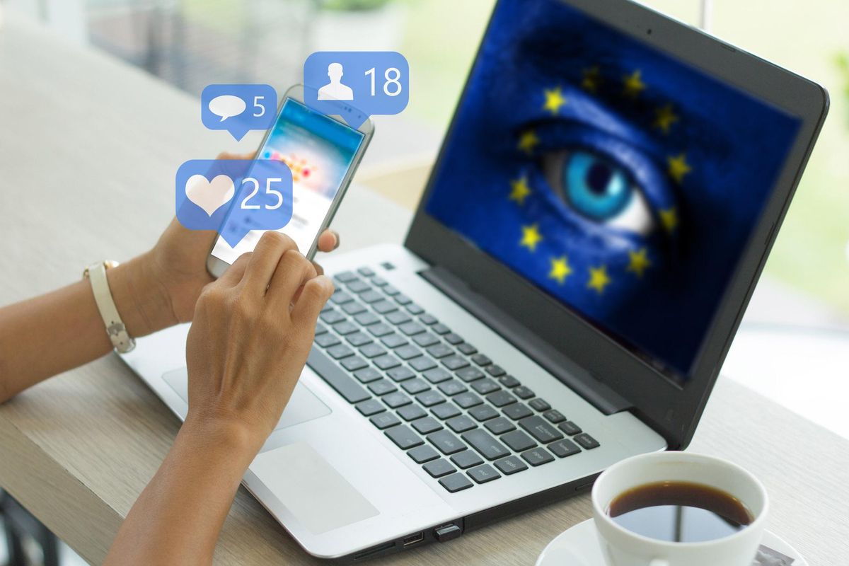 Per sconfiggere la pedopornografia l’Ue permette di spiare tutte le chat