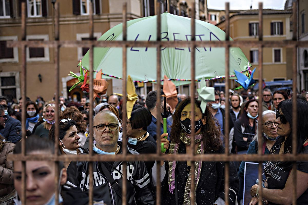 Diritti, privacy e stipendi in pericolo. No all’apartheid per i non vaccinati