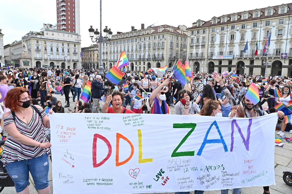 Omotransfobia, Pro Vita & Famiglia: «La libertà non va in vacanza! Il Ddl Zan sì»