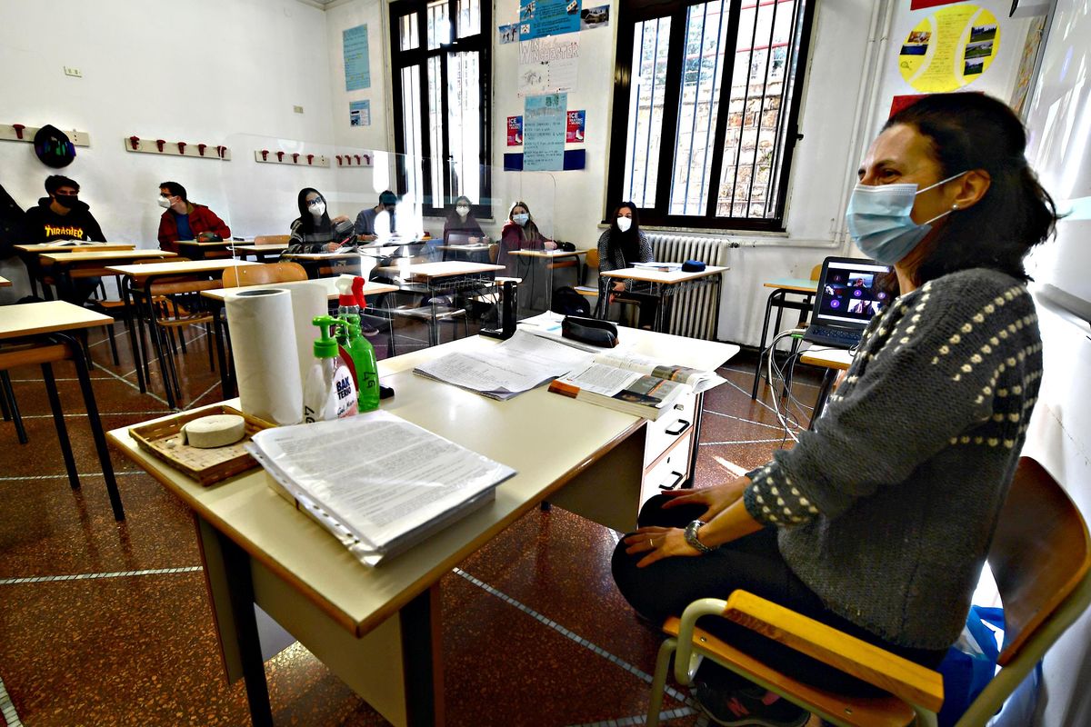 Dopo i medici spinto l’obbligo per i docenti
