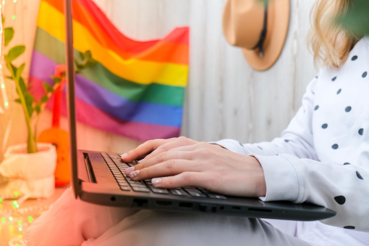 Pioggia di fondi Ue in arrivo per siti Internet Lgbt e imprenditori transgender