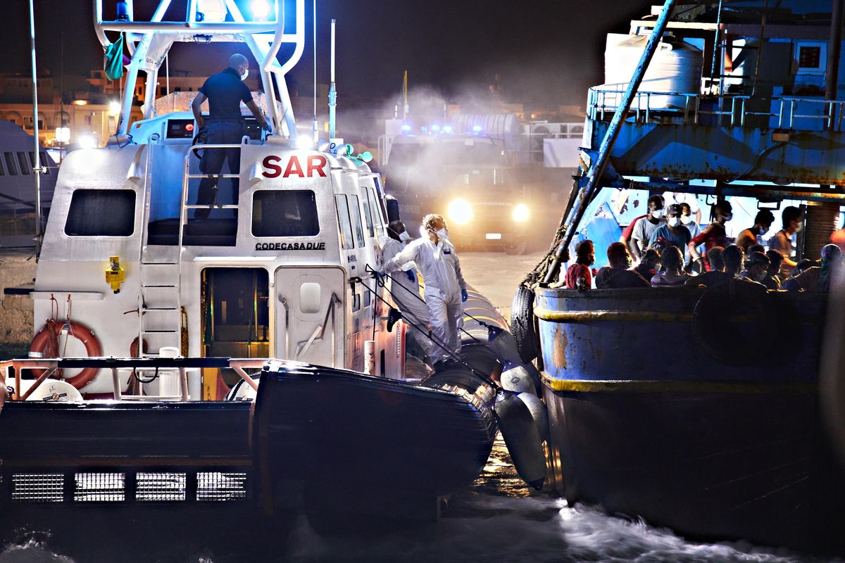 Lampedusa ritorna sotto assedio. Sbarchi moltiplicati per 7 dal 2019